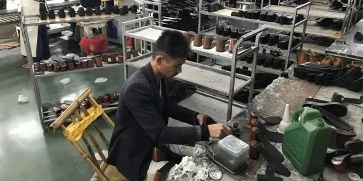 Dejing的凈??制鞋廠除臭劑，治理揮發(fā)性有機化合物(VOC)廢氣.jpg