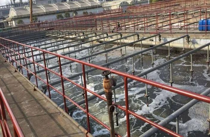 化工廠污水、污泥“臭氣熏天”遭投訴，該如何解決？